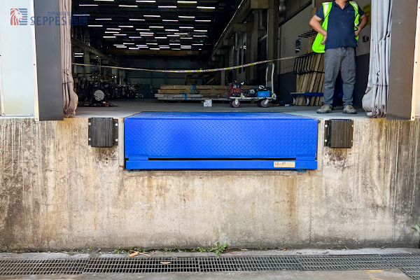 世伟洛克出货口