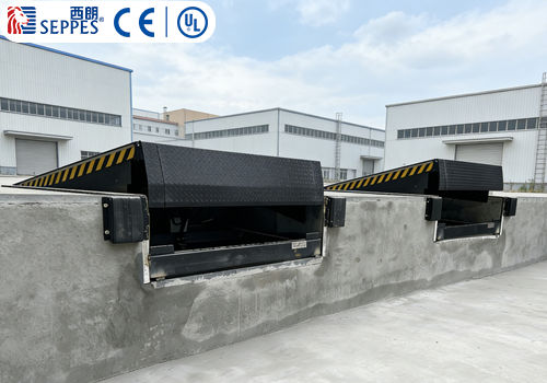 10T冷库伸缩式电动升降平台