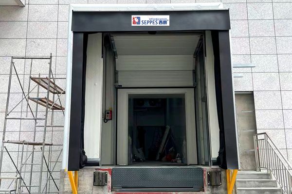 伸缩充气式保温门封门罩