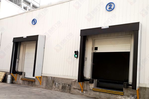 上海制药仓库口充气式门封