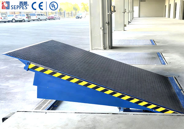 上汽通用汽车使用的装卸平台