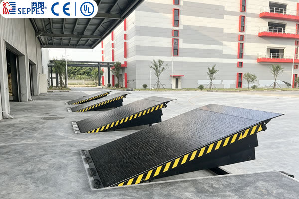 码头调平电动升降装卸平台